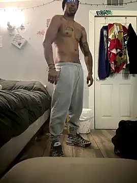 Snapshot of MTheRealrDLlongCrippler chatting on 12.14.25 MTheRealrDLlongCrippler online show from 12.14.25