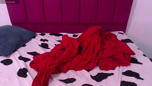 Snapshot of Tinyy_Star chatting on 12.04.25 Tinyy Star online show from 12.04.25