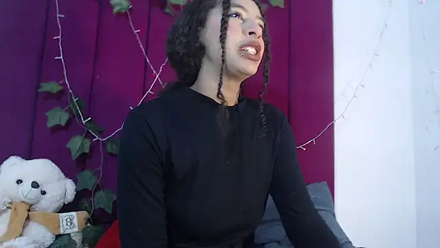 Snapshot of Tinyy_Star chatting on 12.14.25 Tinyy Star online show from 12.14.25