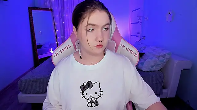 Snapshot of lovelyy_julia chatting on 12.02.25 lovelyy julia online show from 12.02.25