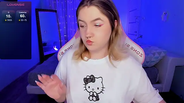 Snapshot of lovelyy_julia chatting on 12.04.25 lovelyy julia online show from 12.04.25