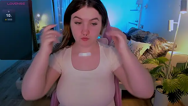 lovelyy julia online show from 04.21.26