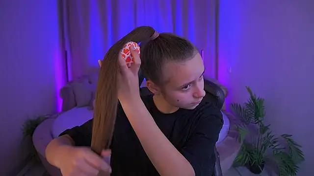 Snapshot of TinyNatalie chatting on 11.24.25 TinyNatalie online show from 11.24.25