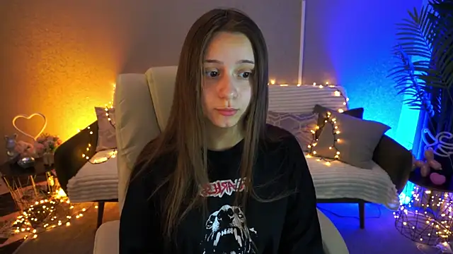 Snapshot of TinyNatalie chatting on 05.17.26 TinyNatalie online show from 05.17.26