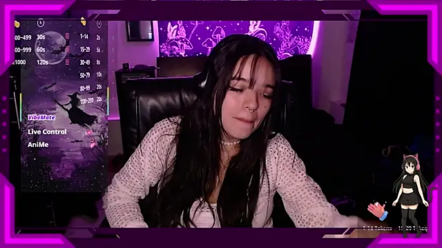 Snapshot of bella_montenegro01 chatting on 12.15.25 bella montenegro01 online show from 12.15.25