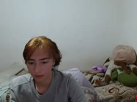 Snapshot of candystream chatting on 12.19.25 candystream online show from 12.19.25