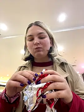 Snapshot of KateBurlesk chatting on 11.22.25 KateBurlesk online show from 11.22.25