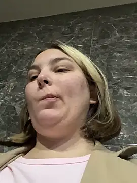 Snapshot of KateBurlesk chatting on 11.26.25 KateBurlesk online show from 11.26.25