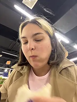 Snapshot of KateBurlesk chatting on 11.27.25 KateBurlesk online show from 11.27.25