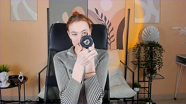 Snapshot of SierraHarper chatting on 12.14.25 SierraHarper online show from 12.14.25