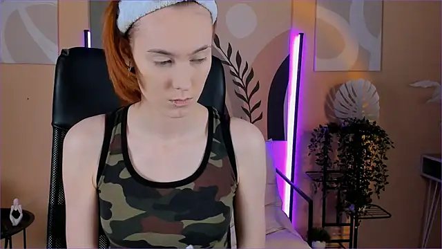 Snapshot of SierraHarper chatting on 12.16.25 SierraHarper online show from 12.16.25