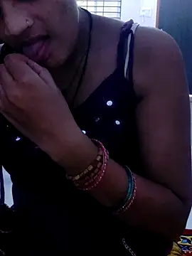 Snapshot of Hot_hania chatting on 11.25.25 Hot hania online show from 11.25.25