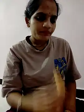 Snapshot of Hot_hania chatting on 11.30.25 Hot hania online show from 11.30.25