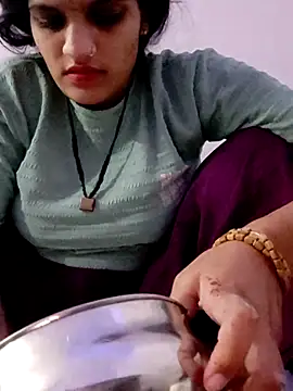 Snapshot of Hot_hania chatting on 12.04.25 Hot hania online show from 12.04.25