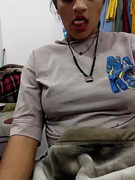 Snapshot of Hot_hania chatting on 12.15.25 Hot hania online show from 12.15.25