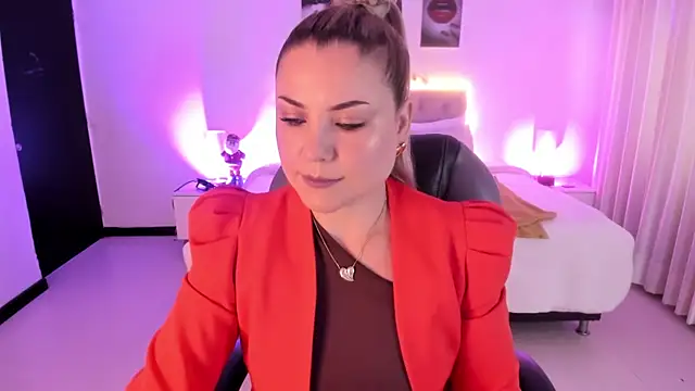 Snapshot of Violeta_Hotter chatting on 12.05.25 Violeta Hotter online show from 12.05.25