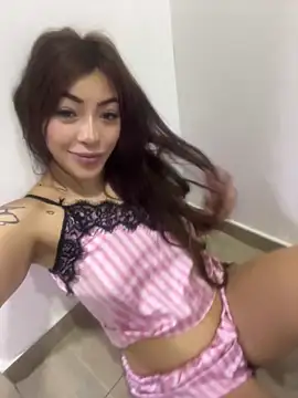 DAKOTA SAKURA online show from 06.04.26