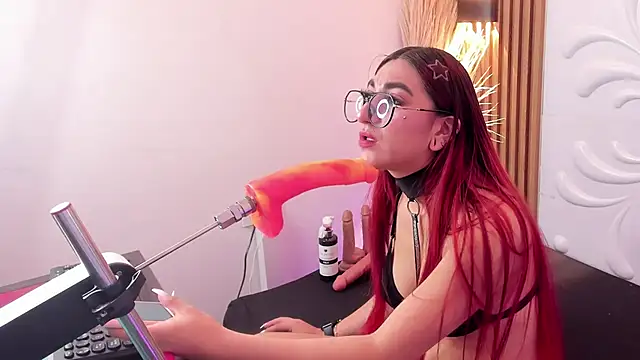 Snapshot of Venus_Bms_ chatting on 11.27.25 Venus Bms online show from 11.27.25