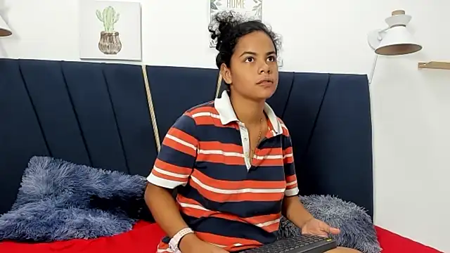 Snapshot of naomi_x0 chatting on 12.16.25 naomi x0 online show from 12.16.25