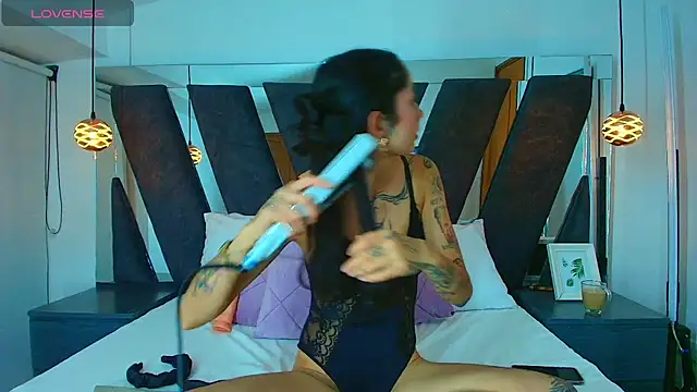 Snapshot of princess_deimos__ chatting on 11.25.25 princess deimos online show from 11.25.25