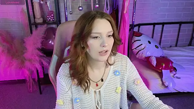 Snapshot of Ginger_Kristin chatting on 12.14.25 Ginger Kristin online show from 12.14.25