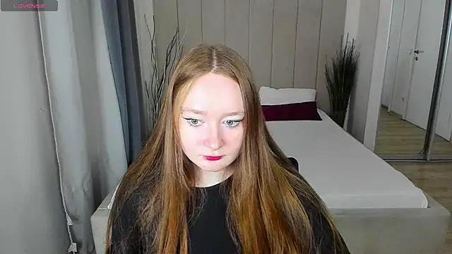 Snapshot of VikiBlossom chatting on 12.05.25 VikiBlossom online show from 12.05.25