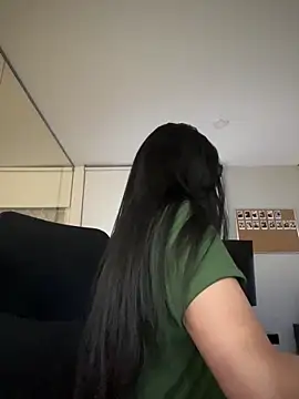 Snapshot of TAMARALEWISMD chatting on 12.14.25 TAMARALEWISMD online show from 12.14.25