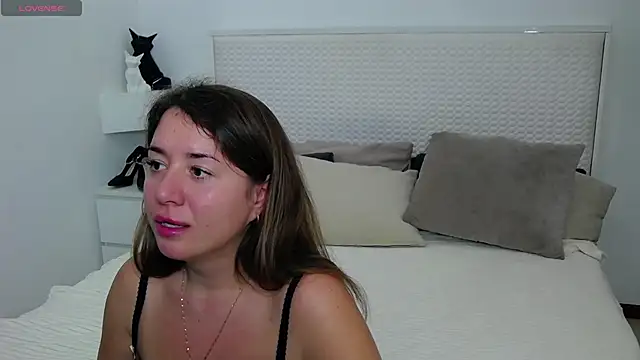 Leona Rae online show from 11.28.25