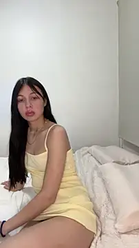 Snapshot of heyitsmia chatting on 11.26.25 heyitsmia online show from 11.26.25