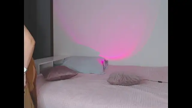 Snapshot of StarAmelina chatting on 11.28.25 StarAmelina online show from 11.28.25