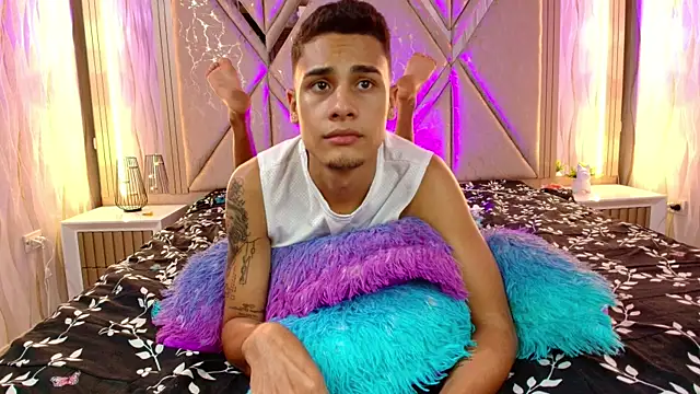 Snapshot of The_big_twink_x chatting on 12.16.25 The big twink x online show from 12.16.25