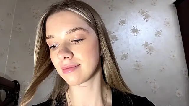 Snapshot of MichikoWienandt chatting on 12.14.25 MichikoWienandt online show from 12.14.25