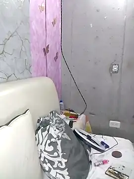 Snapshot of KiaracCastilo chatting on 11.27.25 KiaracCastilo online show from 11.27.25