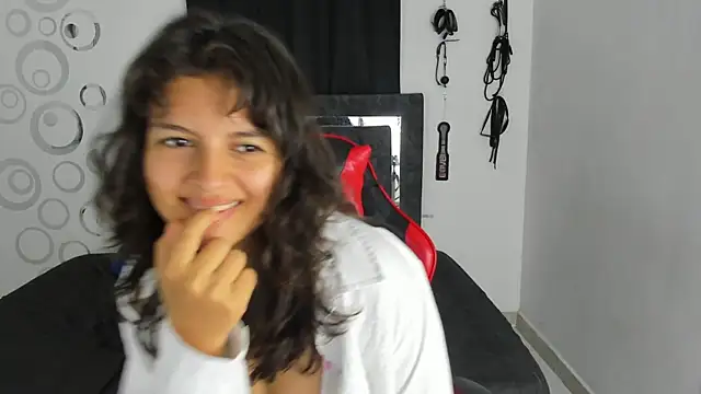 Mia and Kenai online show from 11.25.25