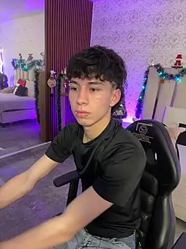 Snapshot of kaelwolf_tay chatting on 12.02.25 kaelwolf tay online show from 12.02.25