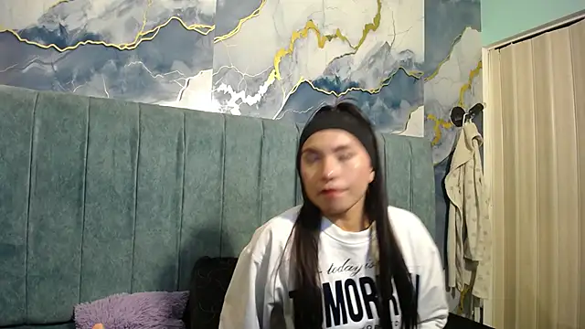 Snapshot of Cloe16_ chatting on 11.25.25 Cloe16 online show from 11.25.25