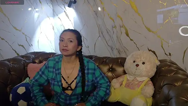 Snapshot of Cloe16_ chatting on 12.14.25 Cloe16 online show from 12.14.25