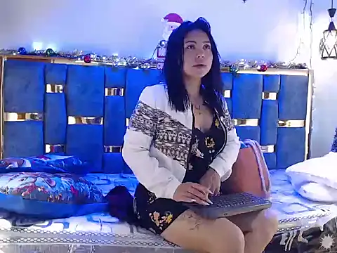 Snapshot of SHIZUKA_WET chatting on 12.05.25 SHIZUKA WET online show from 12.05.25