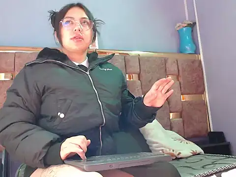 Snapshot of SHIZUKA_WET chatting on 12.16.25 SHIZUKA WET online show from 12.16.25