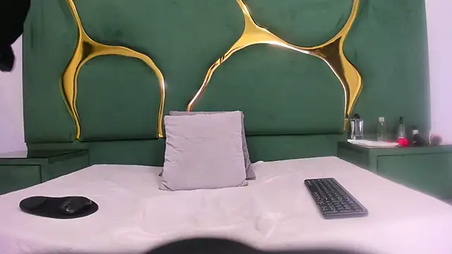 RoxanneBloom online show from 04.20.26