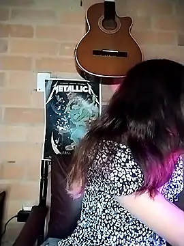 Snapshot of JennBenett_ chatting on 12.04.25 JennBenett online show from 12.04.25