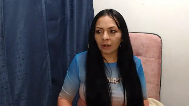 Snapshot of Paolahotty chatting on 12.14.25 Paolahotty online show from 12.14.25