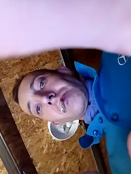 Snapshot of sqdxxx chatting on 12.01.25 sqdxxx online show from 12.01.25