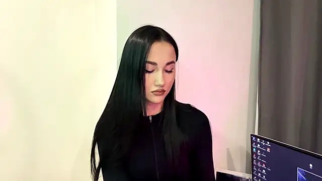 Snapshot of Beautyofnlka chatting on 11.27.25 Beautyofnlka online show from 11.27.25