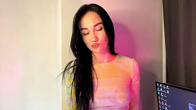 Snapshot of Beautyofnlka chatting on 11.29.25 Beautyofnlka online show from 11.29.25