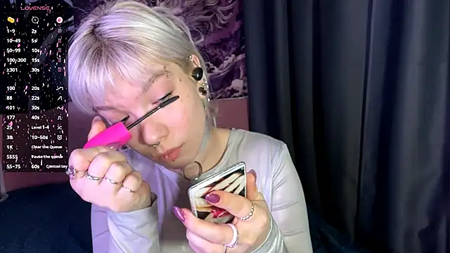 Snapshot of LolaDollyMur chatting on 11.29.25 LolaDollyMur online show from 11.29.25