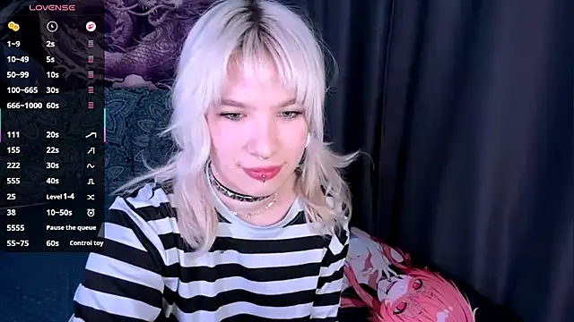 Snapshot of LolaDollyMur chatting on 12.13.25 LolaDollyMur online show from 12.13.25