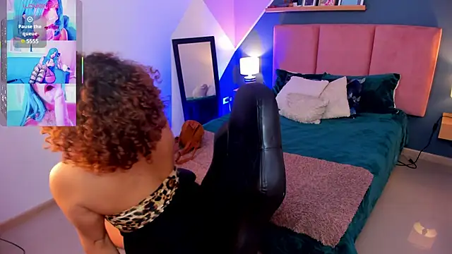 Snapshot of Raven_Curly chatting on 11.26.25 Raven Curly online show from 11.26.25