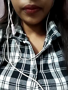 Snapshot of simmi02 chatting on 11.23.25 simmi02 online show from 11.23.25