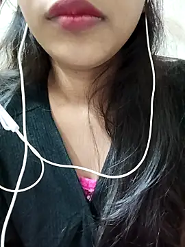 Snapshot of simmi02 chatting on 12.01.25 simmi02 online show from 12.01.25